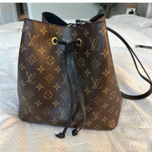 Louis Vuitton Monogram Canvas Drawstring Bucket Shoulder Bag in Brown